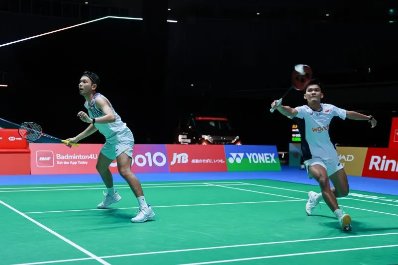 Ganda putra Indonesia Fajar Alfian (kiri)/Muhammad Shohibul Fikri (kanan) saat menghadapi pasangan Denmark Rasmus Kjaer/Frederik Sogaard pada babak kedua BWF World Tour Super 750 Japan Open 2025 di Tokyo Metropolitan Gymnasium, Kamis (17/7/2025). Wakil Indonesia menang dengan skor 21-14, 19-21, 21-11. ANTARA/HO-PBSI