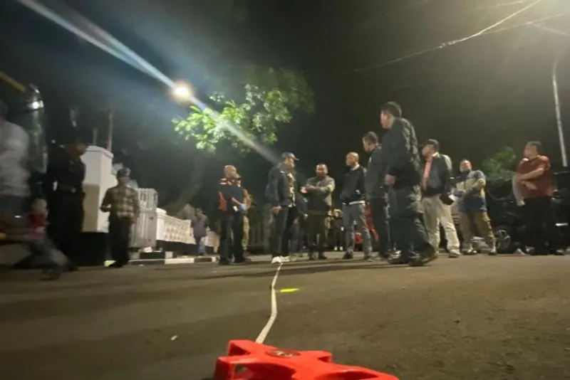 Kepolisian melakukan olah tempat kejadian perkara insiden tiga orang tewas