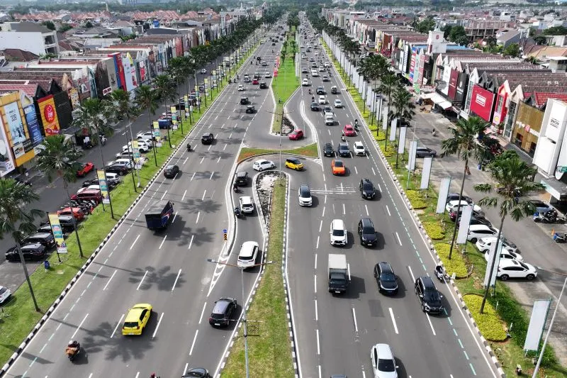 Modifikasi jalan dengan membuat putaran baru dan meniadakan lampu merah di Gading Serpong