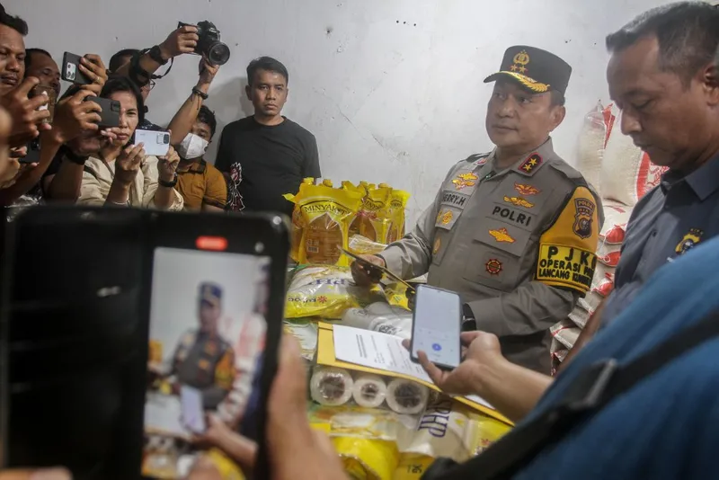 antarafoto-polisi-tangkap-pelaku-pengoplosan-beras-di-pekanbaru-1753608566-1