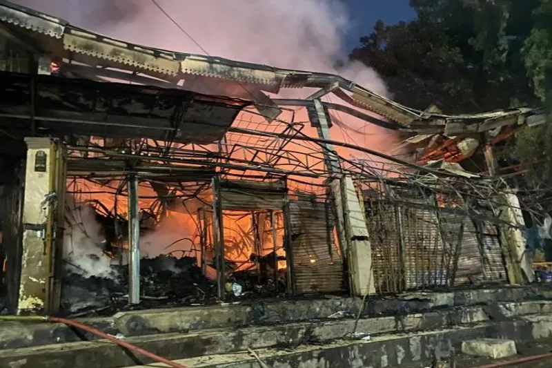 Kebakaran melanda Pasar Taman Puring, Kebayoran Baru, Jakarta Selatan