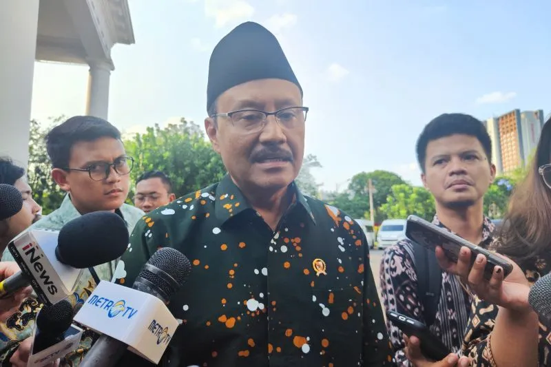 Menteri Sosial Saifullah Yusuf