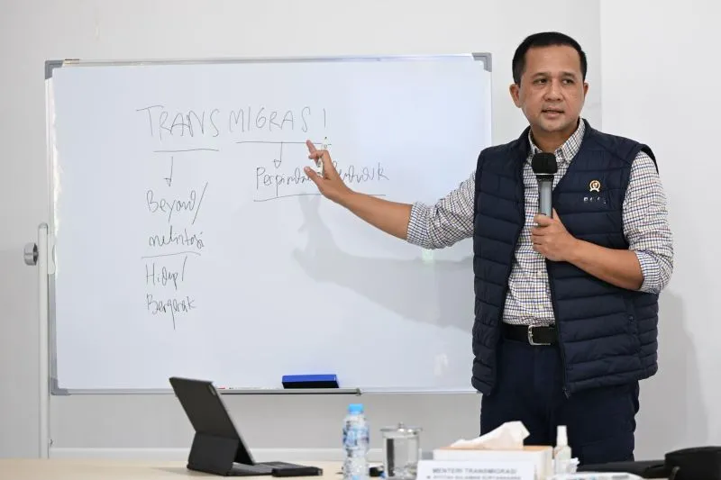 Menteri Transmigrasi M Iftitah Sulaiman Suryanagara 