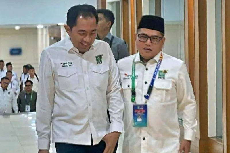 Bupati Buol Risharyudi Triwibowo (kanan) saat bertemu dengan Wakil Menteri Perindustrian Faisol Riza
