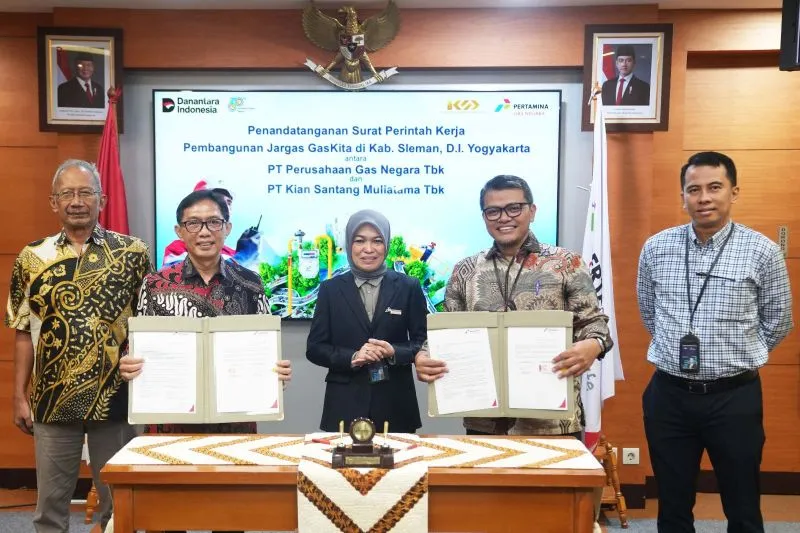 PTH Direktur Infrastruktur dan Teknologi PT Perusahaan Gas Negara Tbk ) Rosa Permata Sari