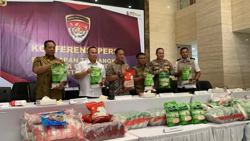 Direktur Tindak Pidana Ekonomi Khusus Bareskrim Polri/Kasatgas Pangan Brigjen Helfi Assegaf