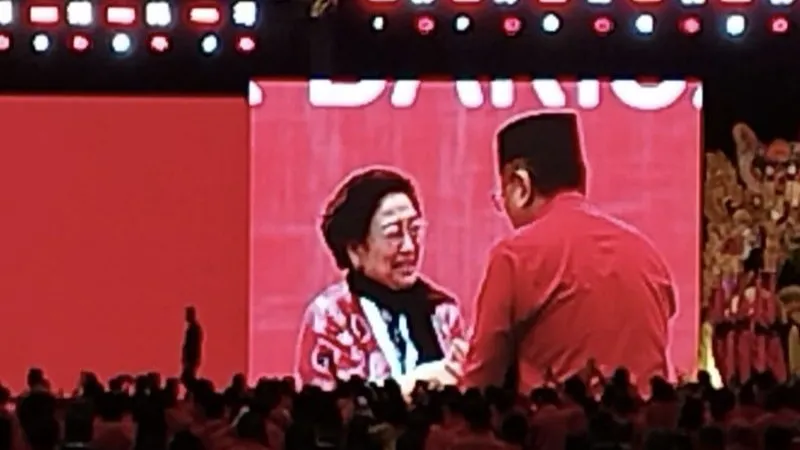 Ketua Umum PDIP Megawati Soekarnoputri menyambut Hasto Kristiyanto 