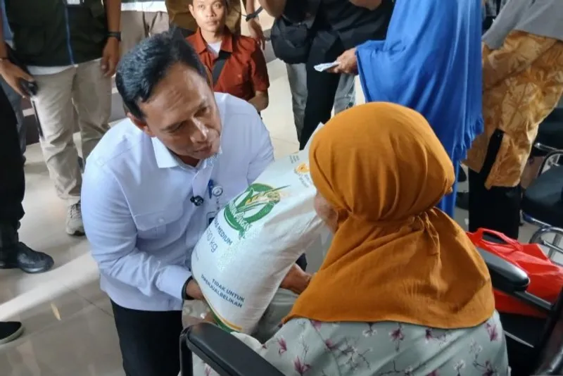 Direktur Utama Perum Bulog Ahmad Rizal Ramdhani