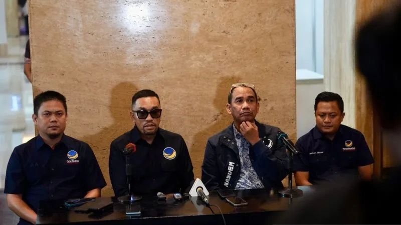 Kader Partai NasDem masing-masing Bupati Kolaka Timur Abdul Azis 