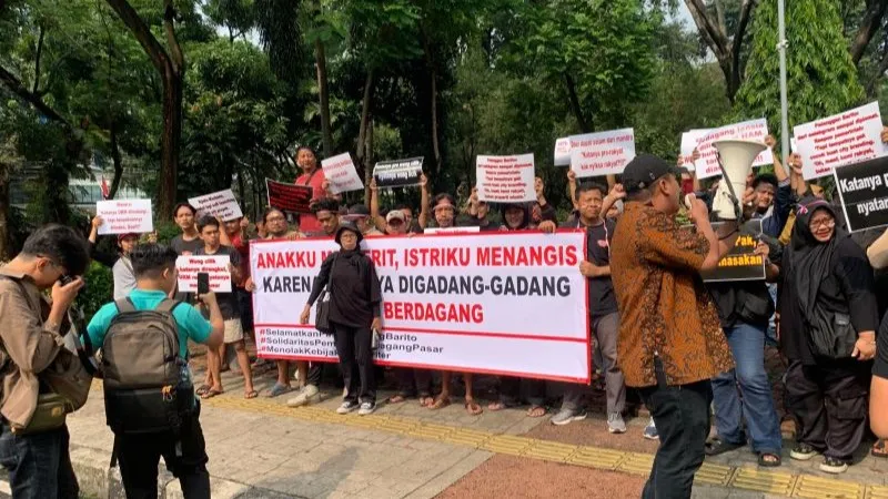 pedagang Pasar Barito Jakarta Selatan aksi penolakan rencana relokasi  imbas Taman Bendera Pusaka
