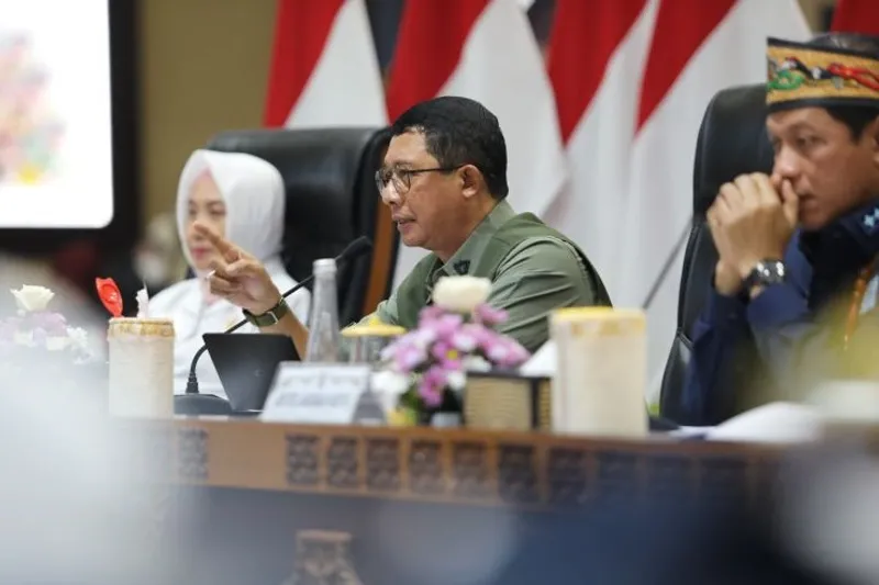 Kepala BNPB Suharyanto bersama Kepala BMKG Dwikorita Karnawati 