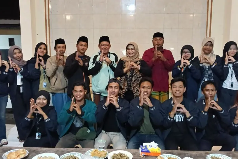 Mahasiswa KKN Kolaboratif di salah satu desa di Lumajang 