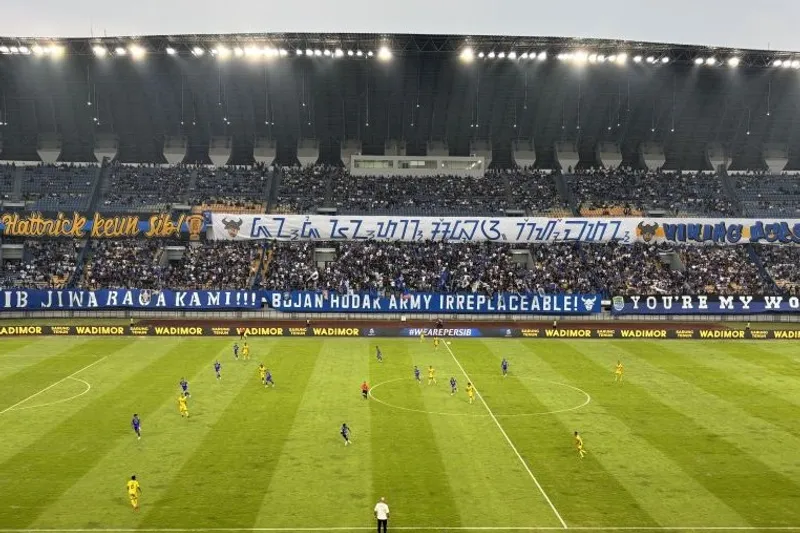 Situasi pertandingan Persib Bandung melawan Semen Padang