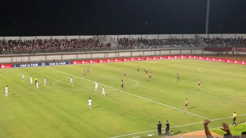 Laga Madura United melawan Persis Solo 