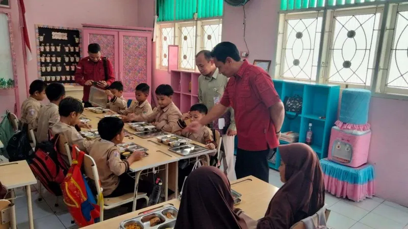 Jajaran Bidang HAM Kanwil KemenHAM memantau distribusi makanan bergizi di Pekanbaru