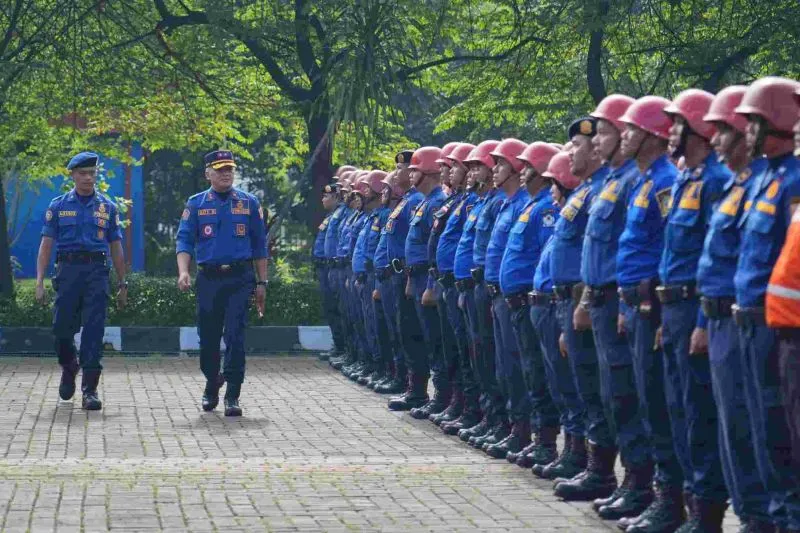 petugas Dinas Penanggulangan Kebakaran dan Penyelamatan (Gulkarmat) Jakarta