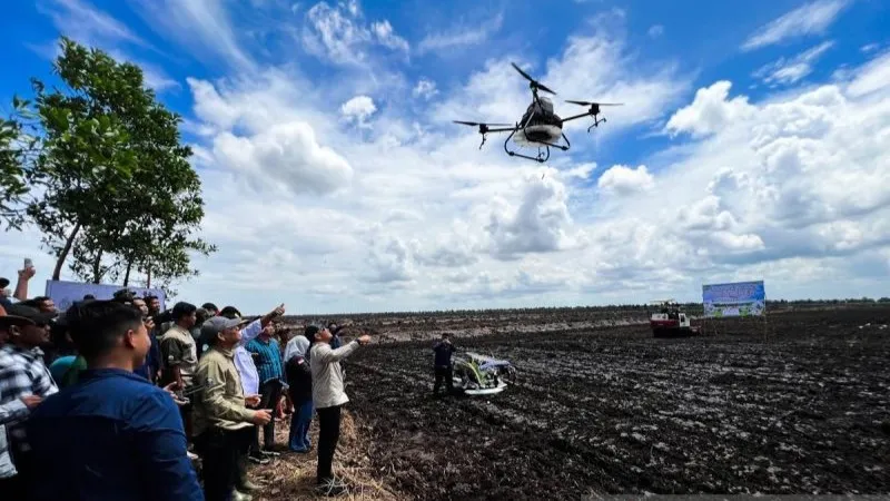 Situasi peluncuran penanaman padi menggunakan teknologi drone di Kabupaten Tanah Laut