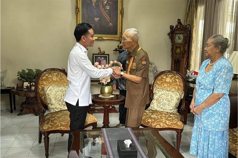 Wakil Presiden RI Gibran Rakabuming Raka dan Tri Sutrisno