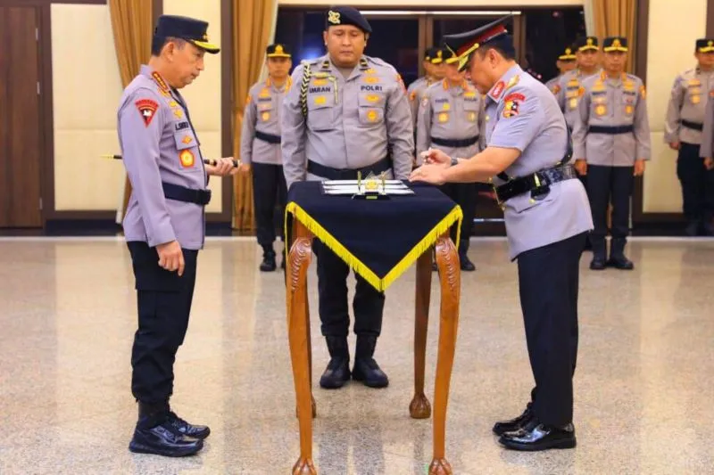 Kapolri Jenderal Polisi Listyo Sigit Prabowo melantik Komisaris Jenderal Polisi Dedi Prasetyo