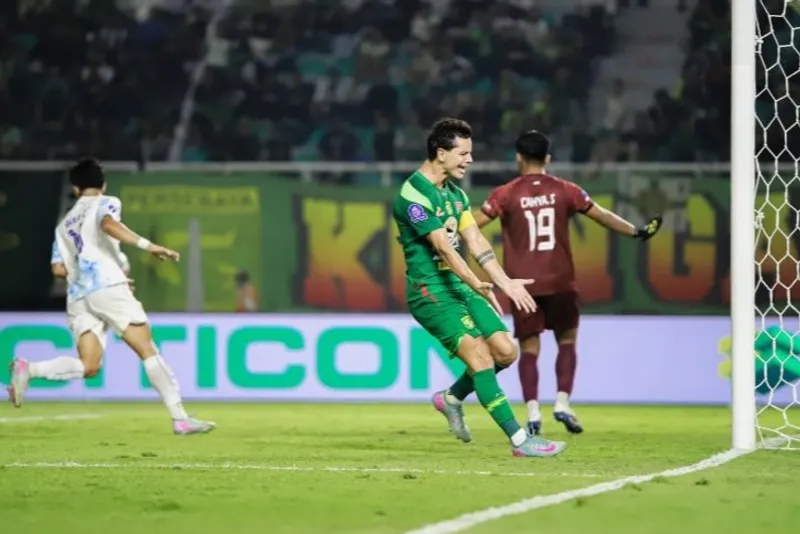Kapten Persebaya Surabaya Bruno Moreira 