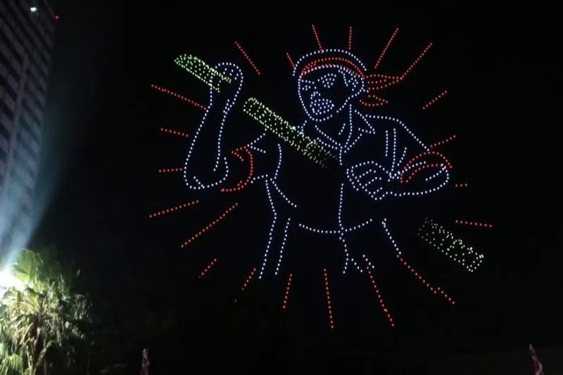 Atraksi drone yang menunjukkan ilustrasi perjuangan Indonesia di bundaran hi