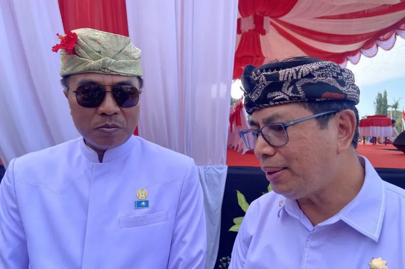 Ketua Asita Bali I Putu Winastra dan Kepala Dispar Bali I Wayan Sumarajaya