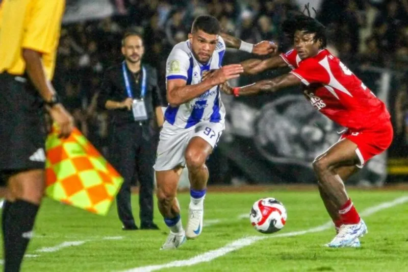Pesepak bola Persib Bandung Rosembergne Da Silva