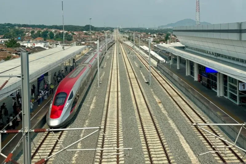 Situasi di Stasiun kereta cepat Whoosh di Padalarang