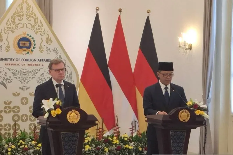 Menteri Luar Negeri RI Sugiono (kanan) dan Menteri Luar Negeri Jerman Johann Wadephul