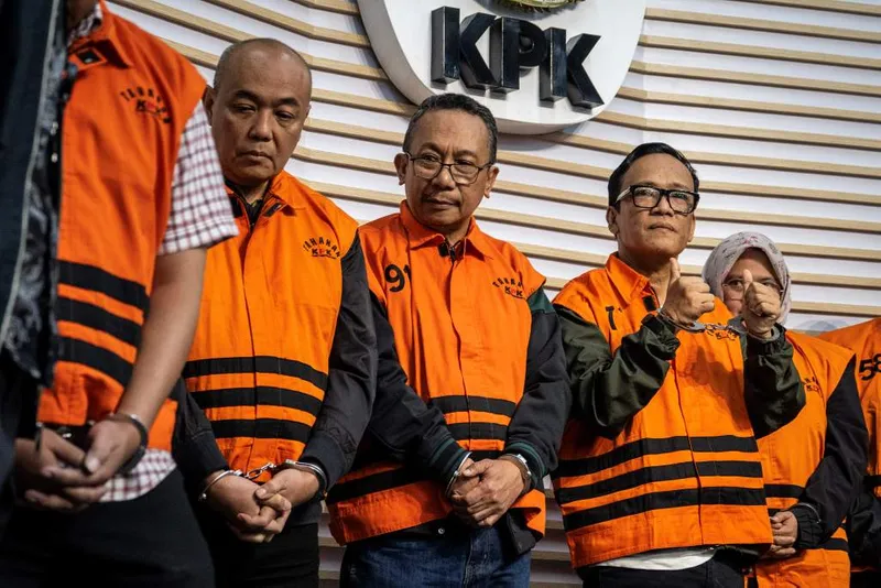 antarafoto-kpk-tetapkan-wamenaker-tersangka-korupsi-1755860064-1