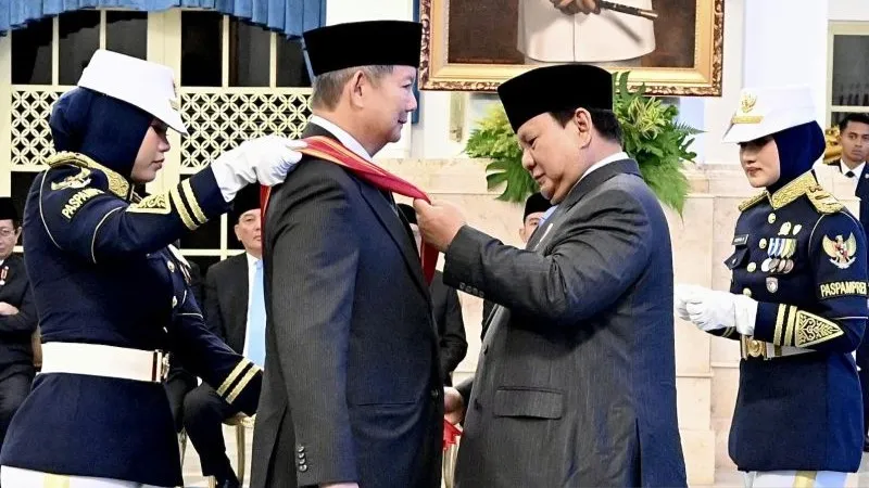 Tanda Kehormatan Bintang Mahaputera Utama kepada Hashim Djojohadikusumo