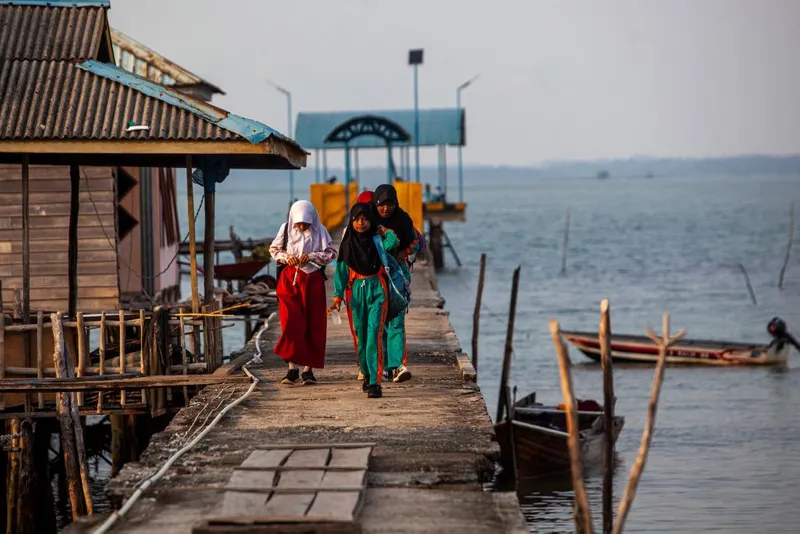 antarafoto-transportasi-anak-sekolah-di-pulau-mubud-1756380945-1