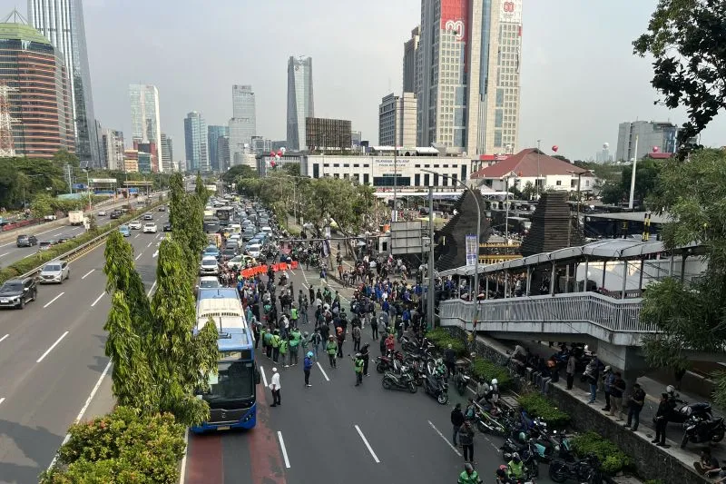 Situasi Jalan Gatot Subroto saat demo mahasiswa