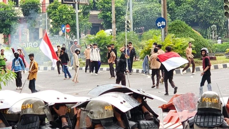 Aksi di depan Mapolda Jateng di Semarang