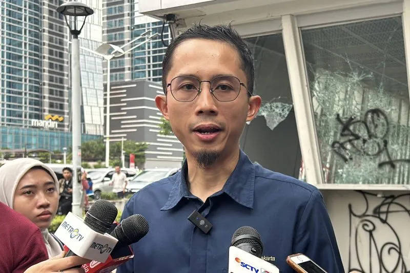 Plt Kepala Divisi Corporate Secretary MRT Jakarta Ahmad Pratomo 