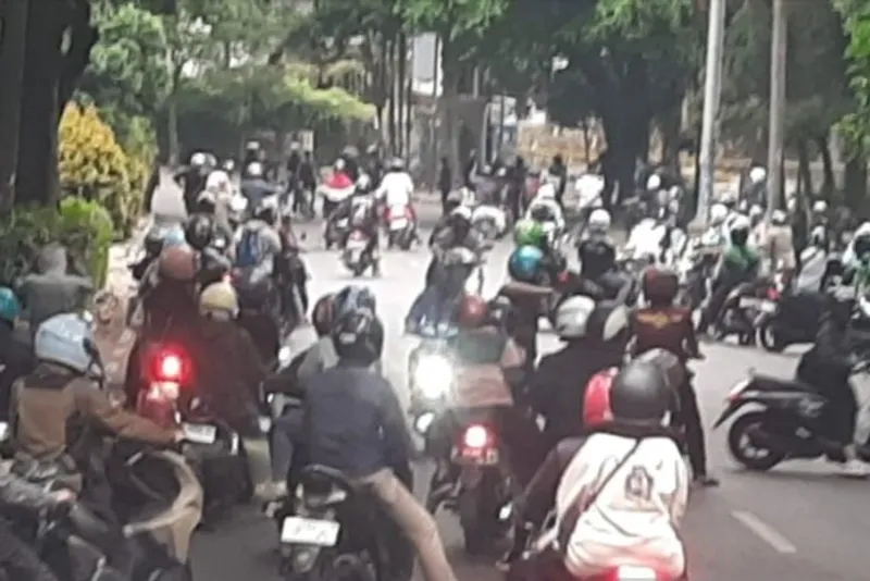 Massa aksi demonstrasi mulai berkumpul di depan Gedung DPRD Provinsi Jawa Barat 