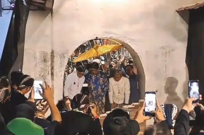Raja Keraton Yogyakarta Sri Sultan Hamengku Buwono X proses jejak banon