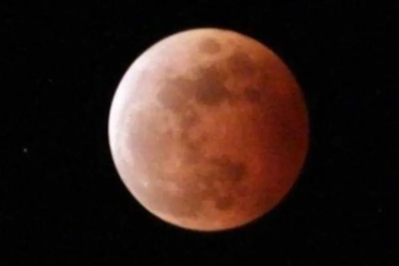 Ilustrasi gerhana bulan