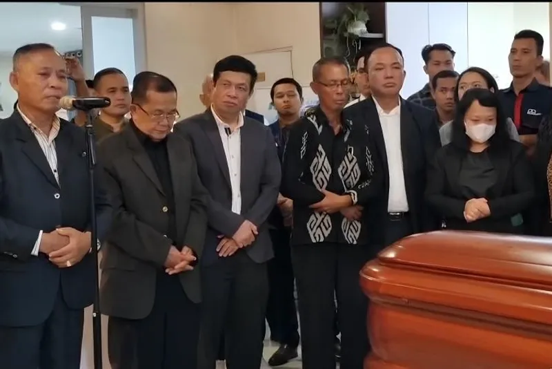 Keluarga mendiang Zetro Leonardo Purba, staf Kedutaan Besar Republik Indonesia (KBRI) Lima 