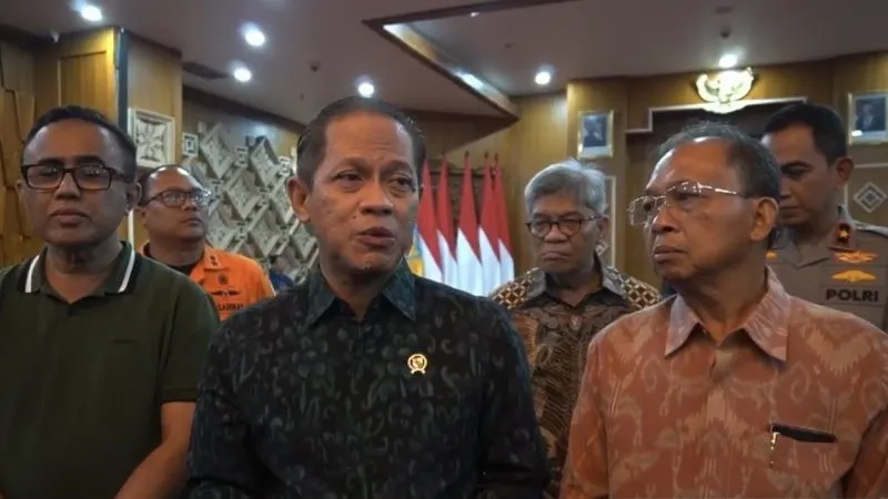 Menteri LH Hanif Faisol Nurofiq 