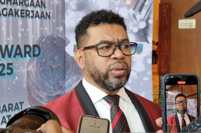 Ketua Komite III DPD Republik Indonesia Filep Wamafma