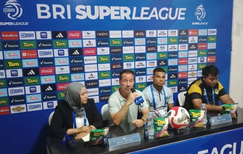 Pelatih PSIM Yogyakarta Jean-Paul van Gastel