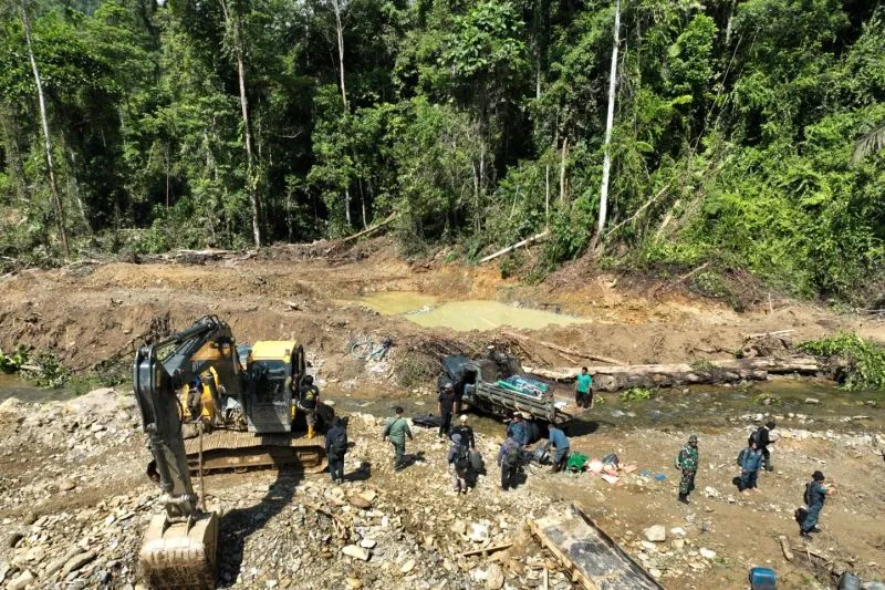 Tim gabungan menghentikan tambang emas ilegal di kawasan hutan Kabupaten Parigi Moutong