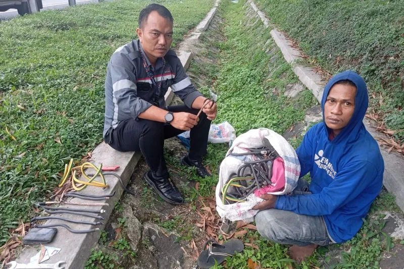 Petugas pelaku pencurian kabel grounding di jalur kereta cepat Whoosh
