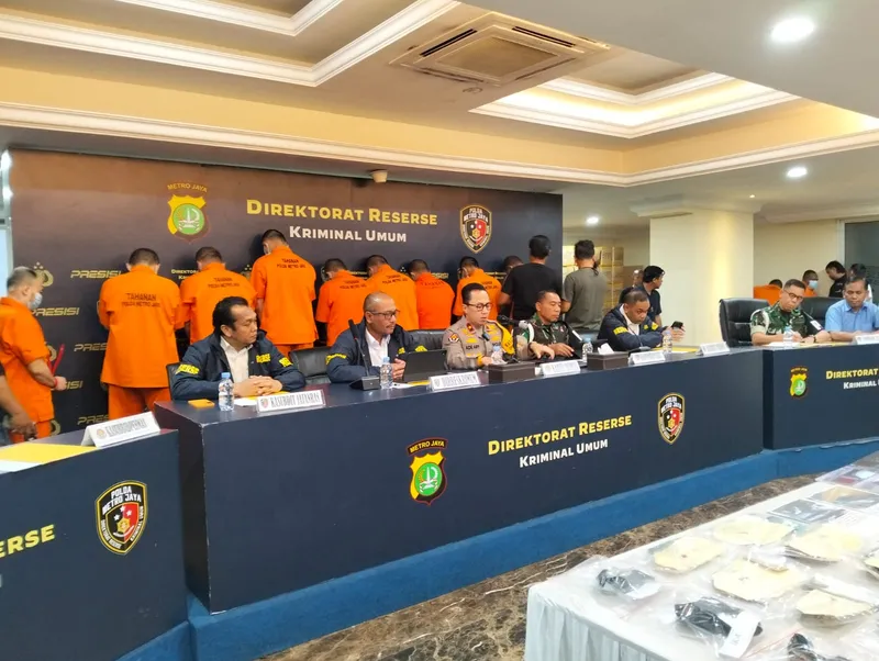 Polda Metro Jaya menggelar konferensi pers terkait motif kasus kepala cabang bank