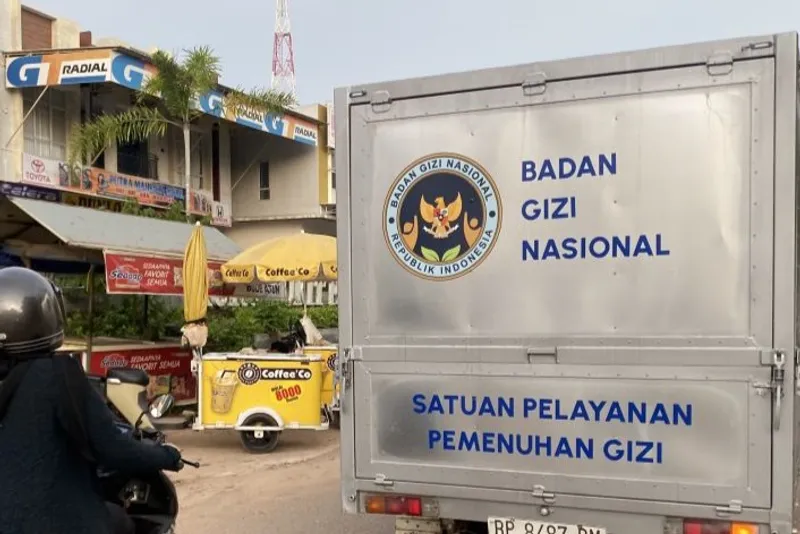 Sarana truk SPPG yang sedang mengantar MBG 