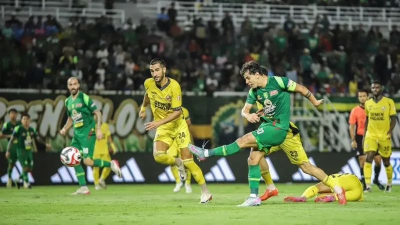 Kapten Persebaya Surabaya Bruno Moreira 