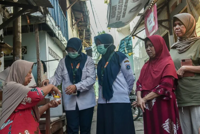 antarafoto-layanan-keliling-deteksi-penyakit-tbc-di-jakarta-1758714115-1