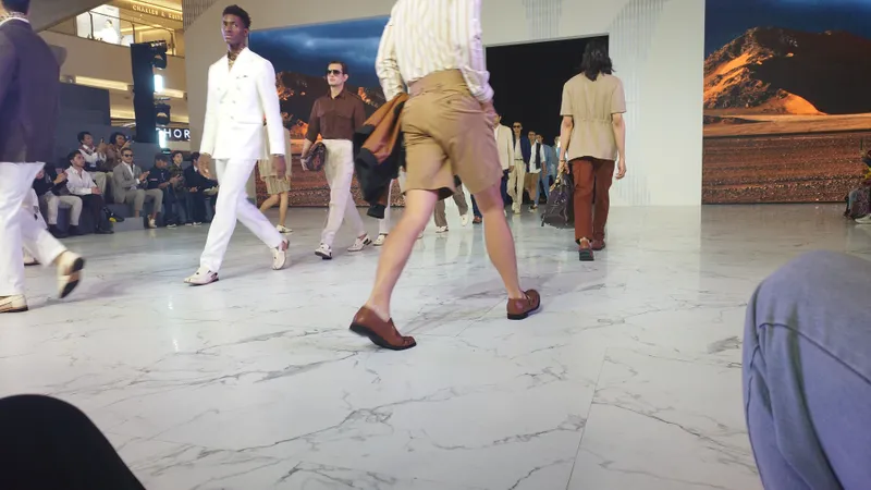Laxmi Tailors menampilkan koleksi terbarunya dengan tema “Desert Rain”