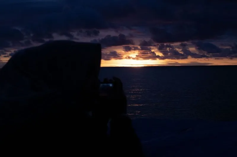 matahari tenggelam di sekitar perairan laut Kabupaten Kepulauan Mentawai